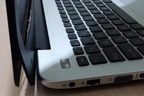 Asus Laptop Menteşe Tamiri ile Uzun Ömürlü Çözümler